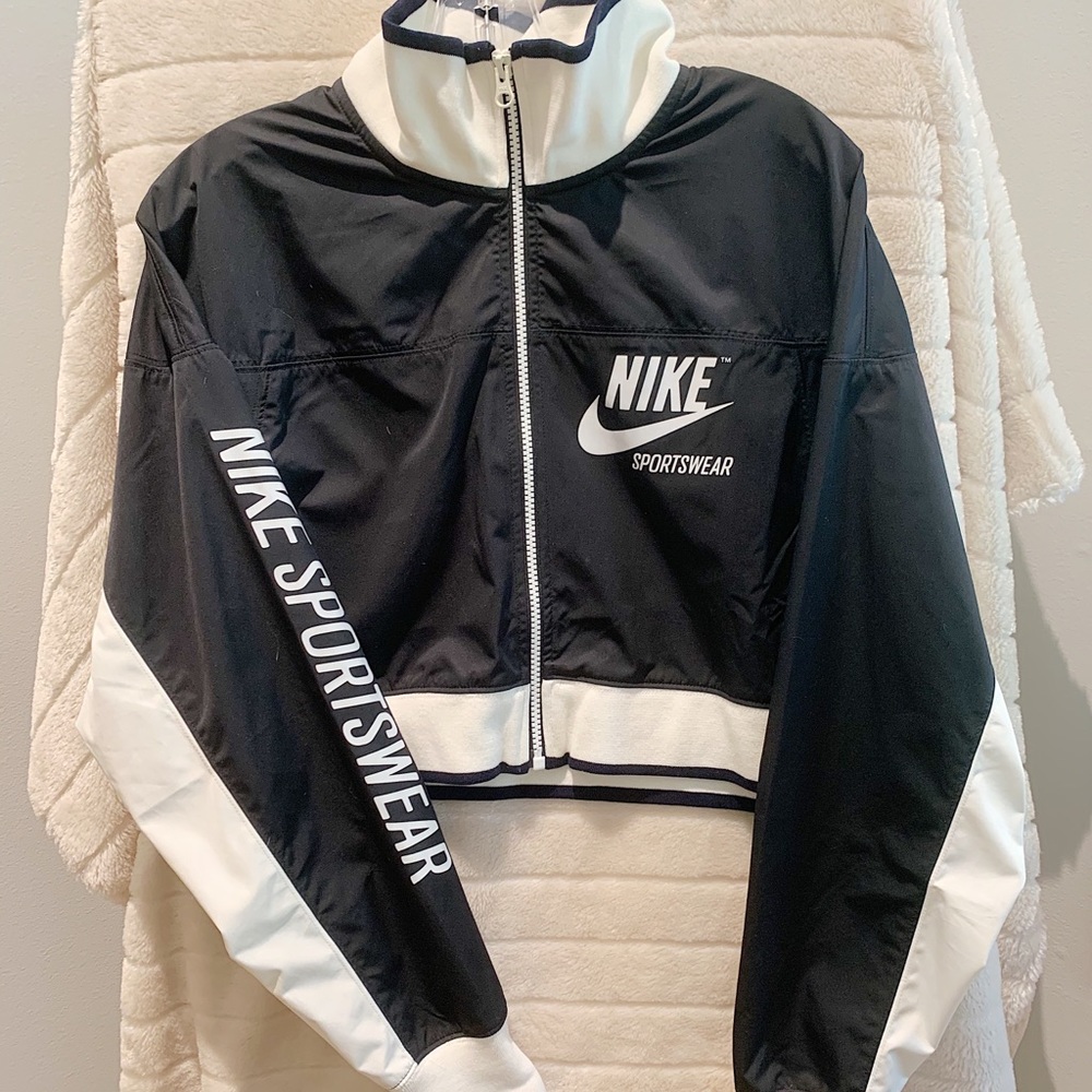 Nike Sportswear windbreaker cropped jacket
